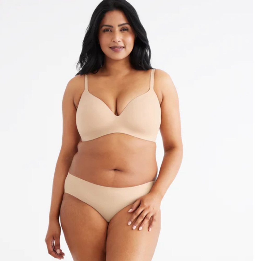 Knix bra bundle fair condition - one clasp needs fixing. Both size 6+